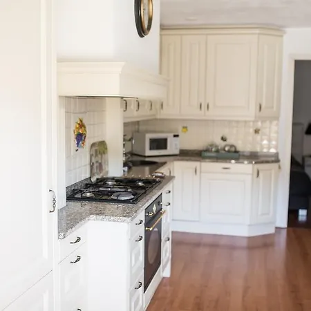 Seastar Apartment *